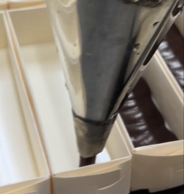 いちじく羊羹を作っているところです